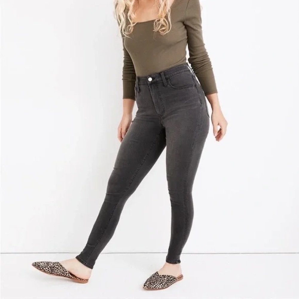 Madewell Curvy Roadtripper Super Soft Jeans in Ashmont Wash